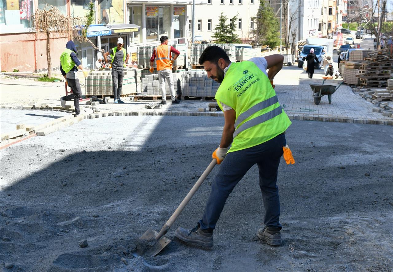 Esenyurt Belediyesi Yolları Güzelleştirmeye Devam Ediyor