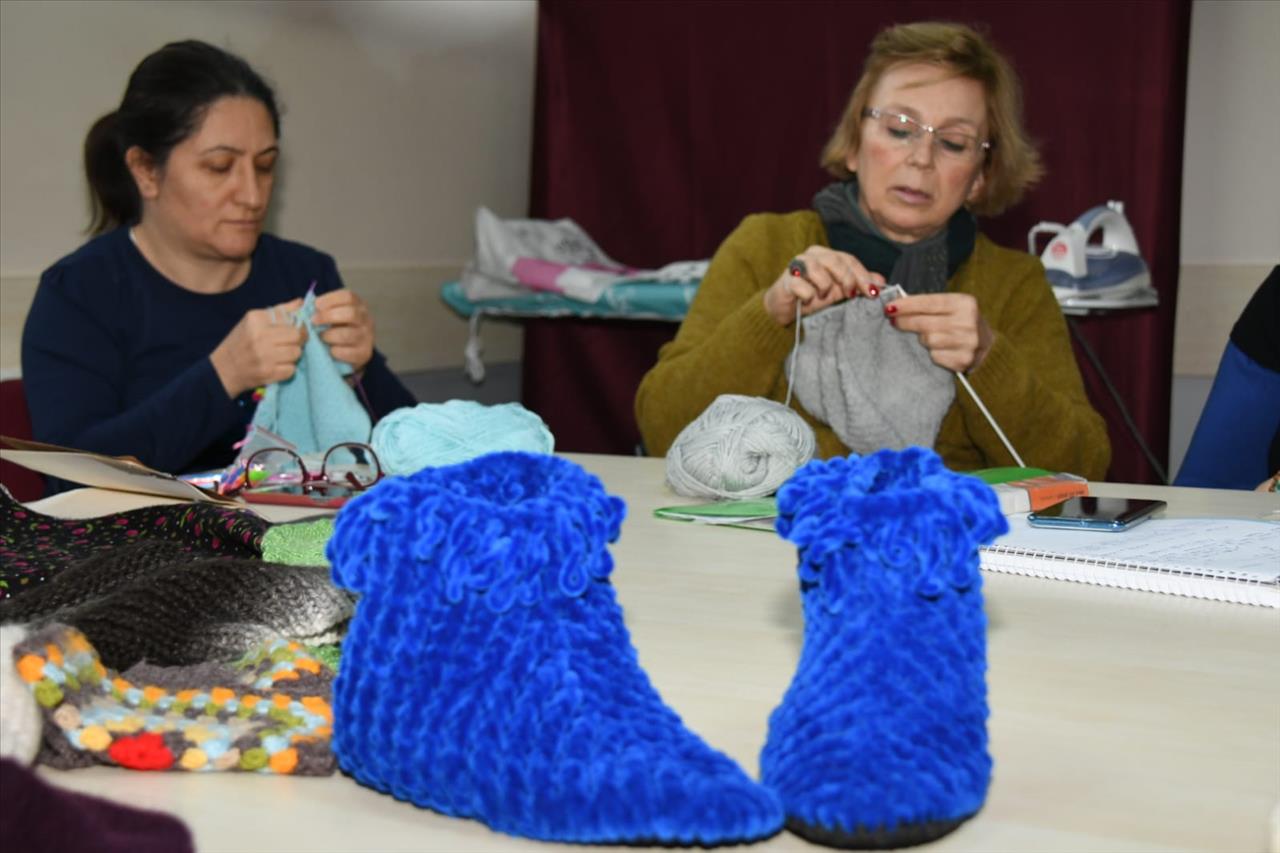 İlmek İlmek Örüyor, Ev Bütçesine Katkı Sağlıyorlar