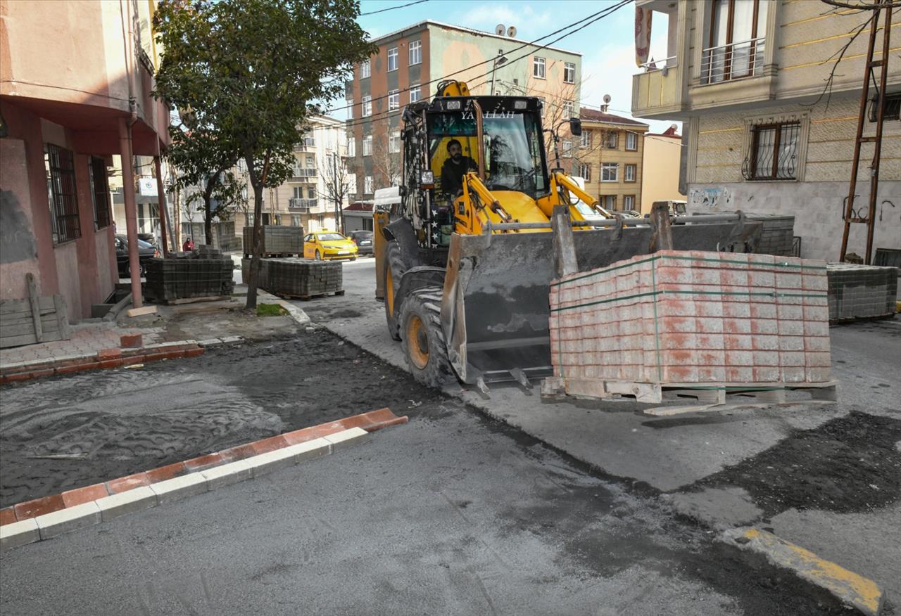 Esenyurt Belediyesi Yolları Yenilemeye Devam Ediyor