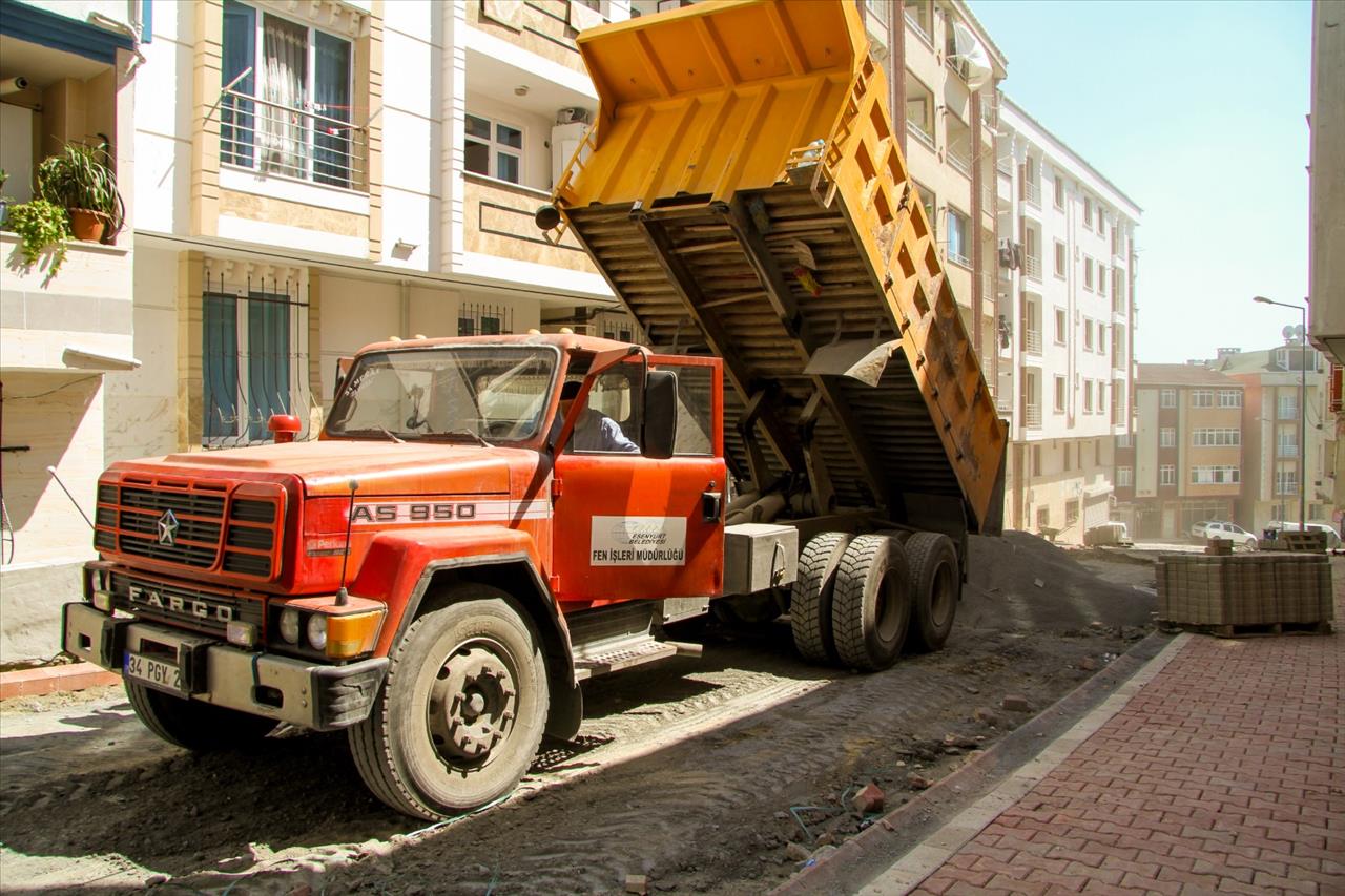 Esenyurt’ta Yol Bakım Çalışmaları Devam Ediyor