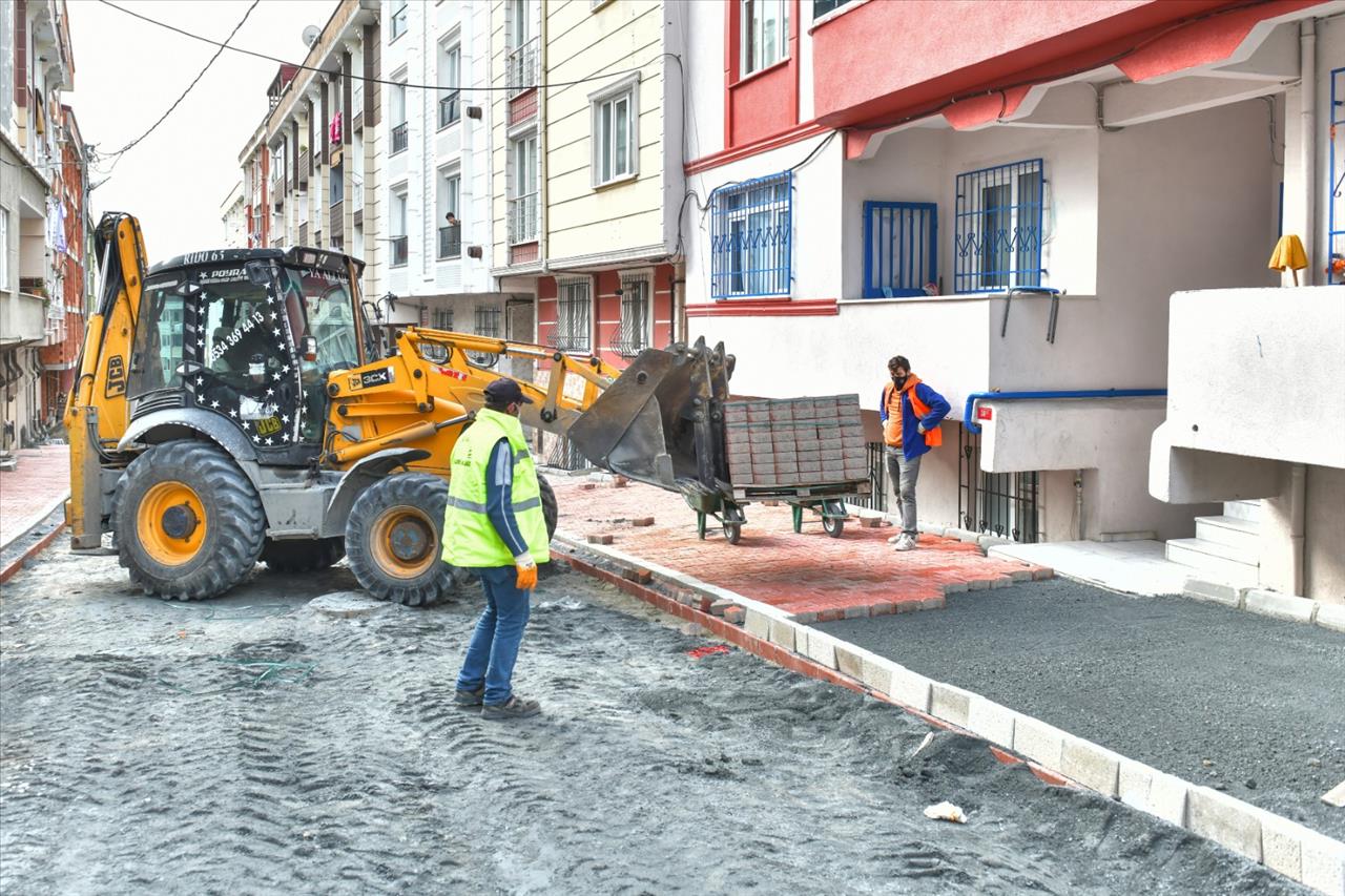 Esenyurt’ta Bozuk Yol Ve Kaldırımlar Yenilenmeye Devam Ediyor