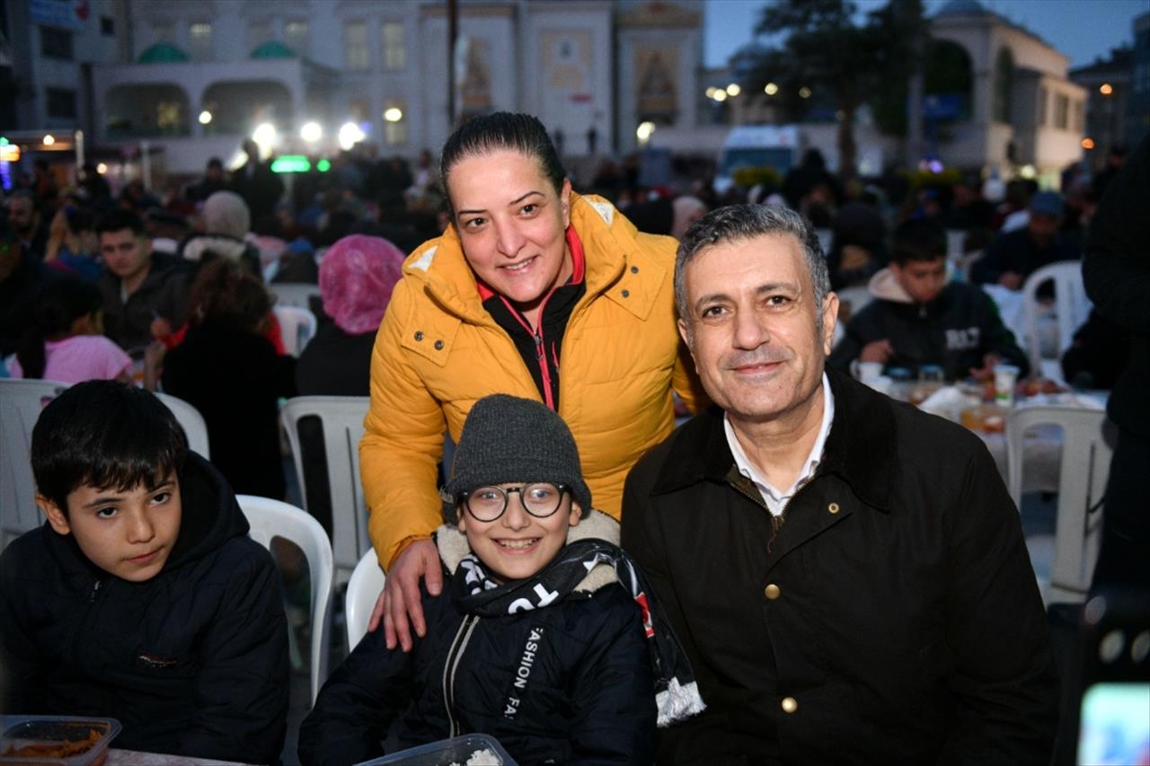 Kadir Gecesi’nde binlerce Esenyurtlu aynı sofrada buluştu