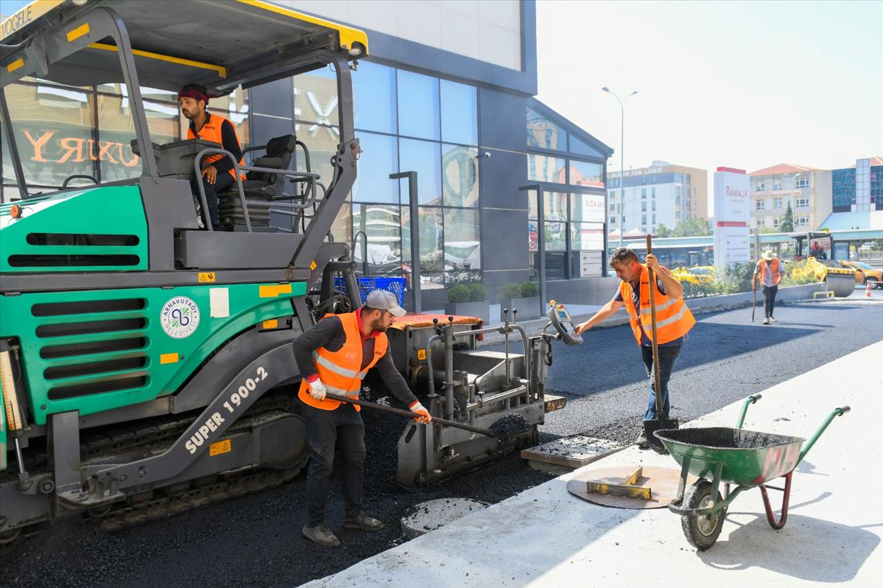 Esenyurt’ta Asfalt Yol Çalışmaları Devam Ediyor