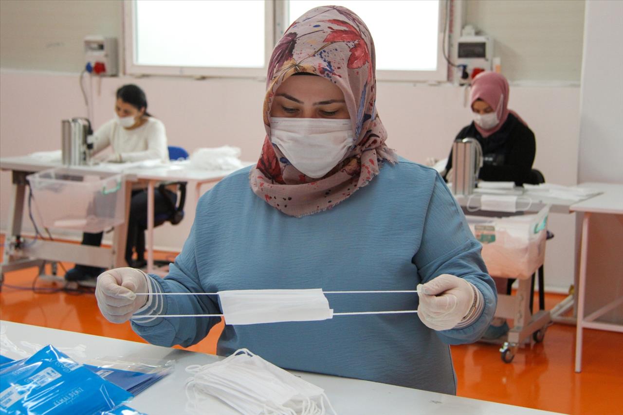 Esenyurt Belediyesi Kendi Maskesini Kendi Üretiyor