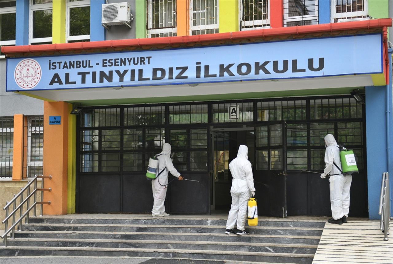 Esenyurt’ta Lgs Sınavı Öncesi Okullar Dezenfekte Edildi