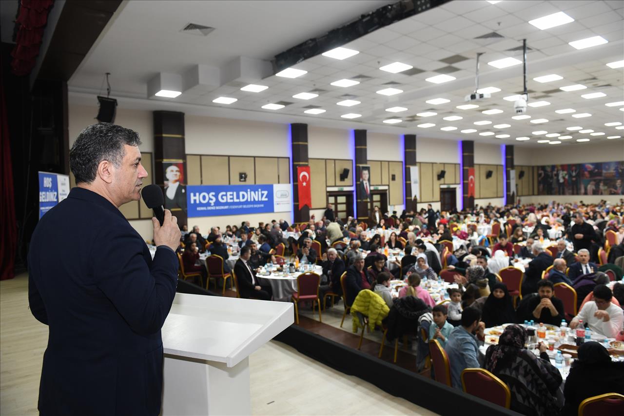 Esenyurt Belediyesi Gazi Ve Şehit Ailelerini İftar Sofrasında Ağırladı