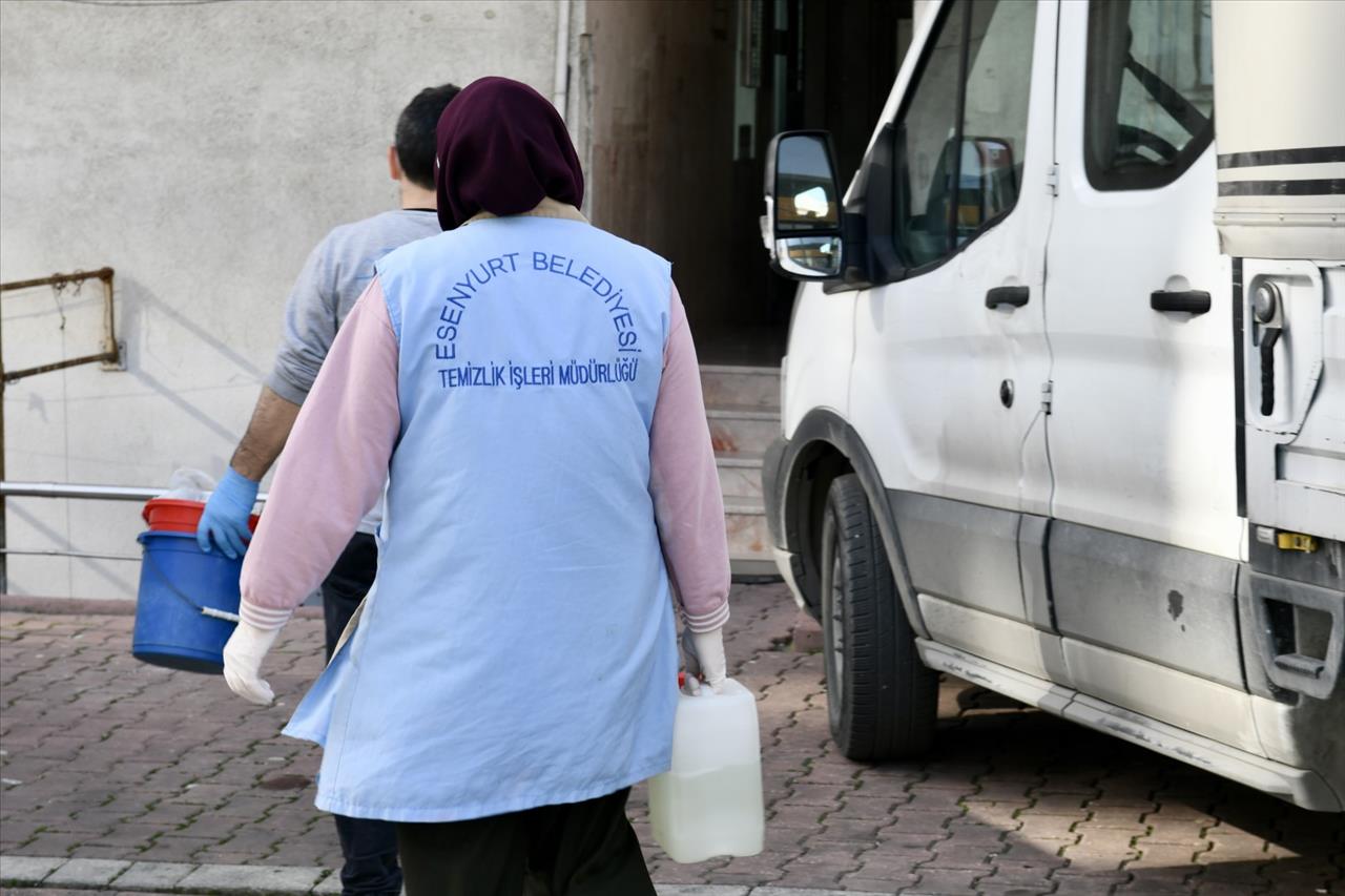 Vatandaşların Bayram Temizliği Esenyurt Belediyesi’nden