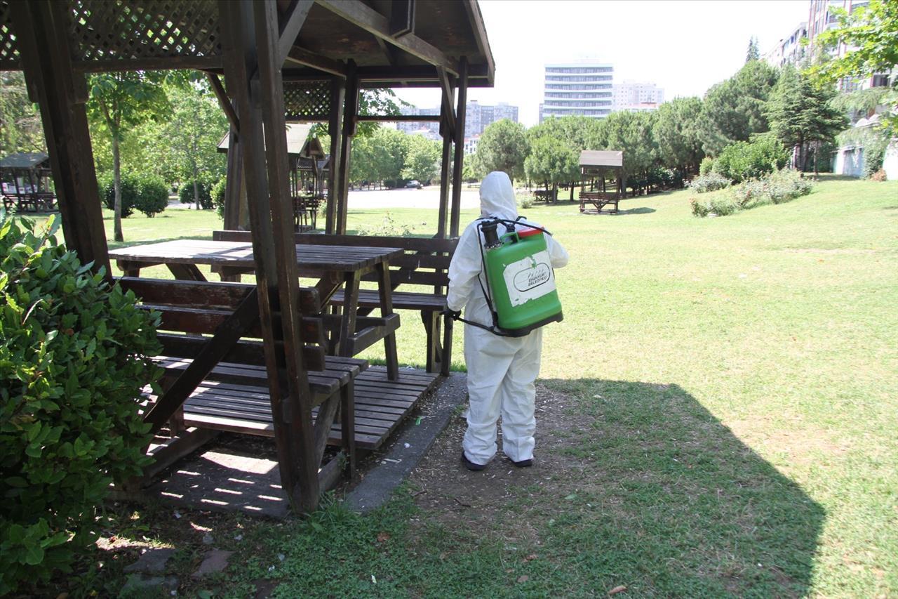 Esenyurt’ta Parklar Ve Piknik Alanları Dezenfekte Ediliyor