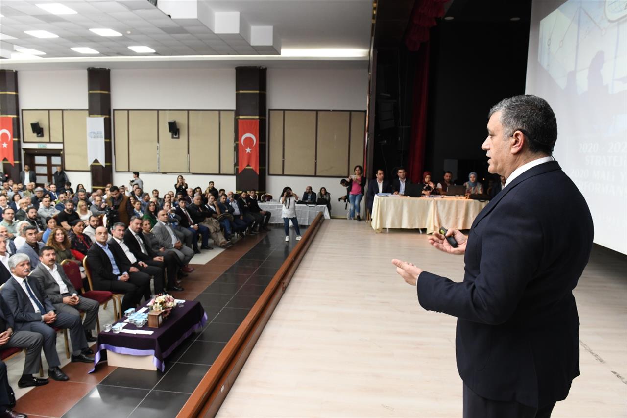 Esenyurt'un Geleceğini Başkan Kemal Deniz Bozkurt Anlattı