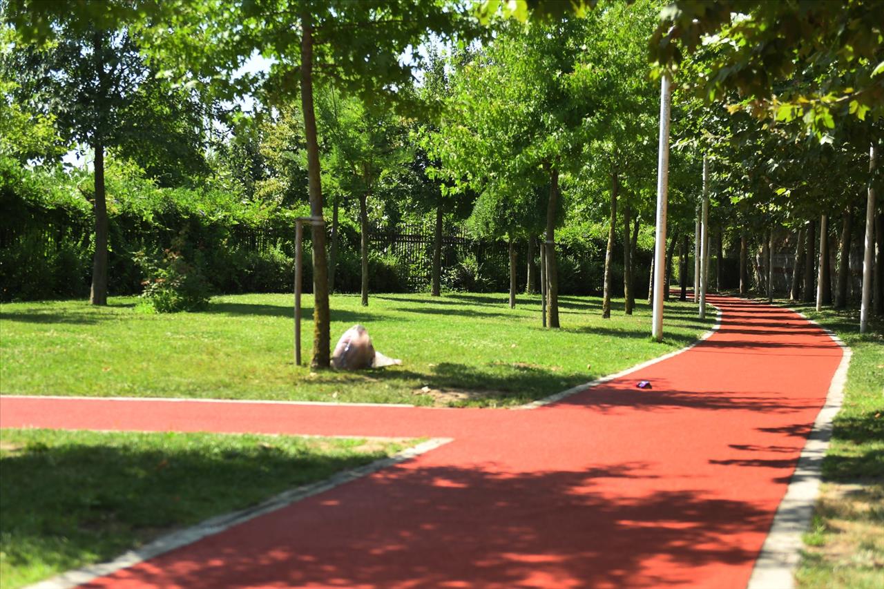 Park Ve Yeşil Alanlarda Bakım Çalışmaları Sürüyor 