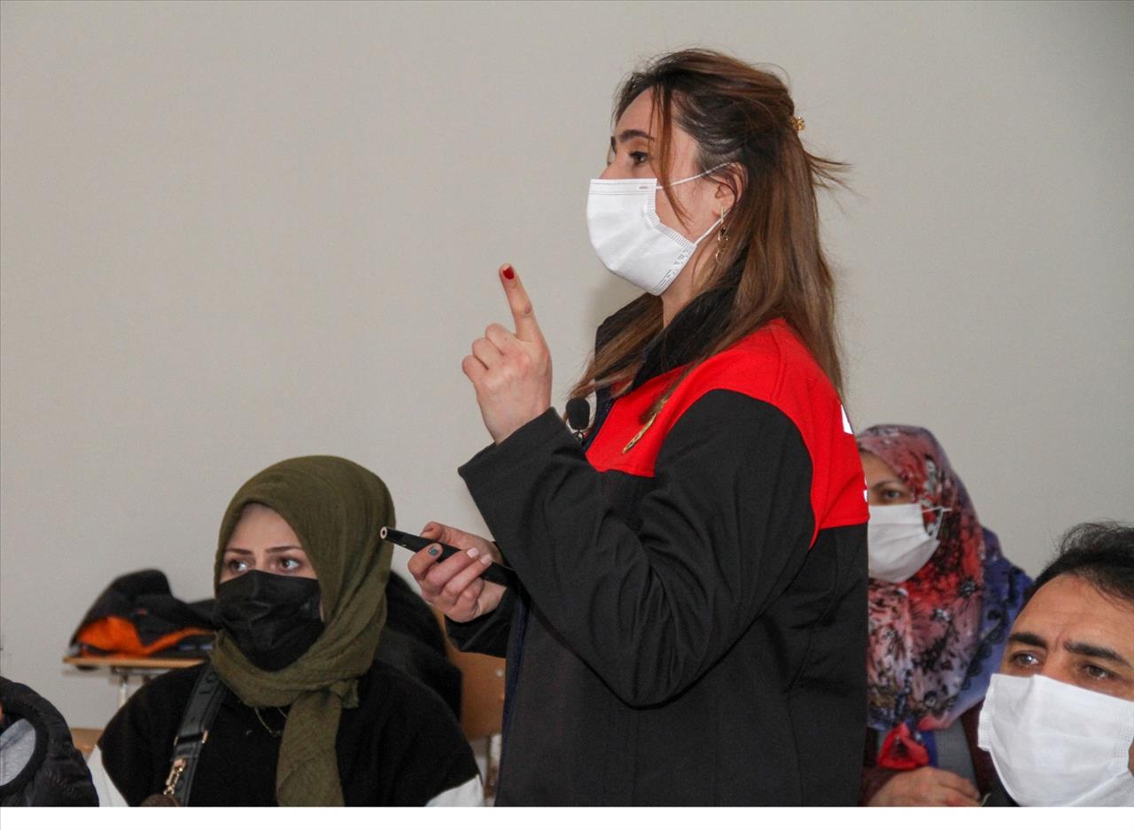 Kadın Sosyal Yaşam Merkezi’nde ‘Afet Eğitimi’ Semineri