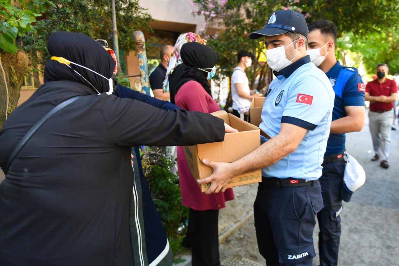 Esenyurt’ta Yks Öncesi Öğrenci Ve Velilere İkram