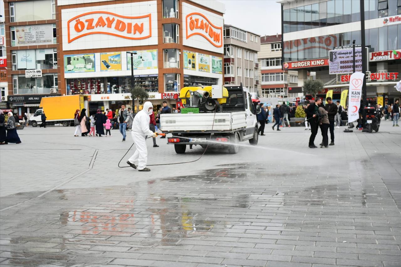 Esenyurt Belediyesi Hijyen Timleri İş Başında