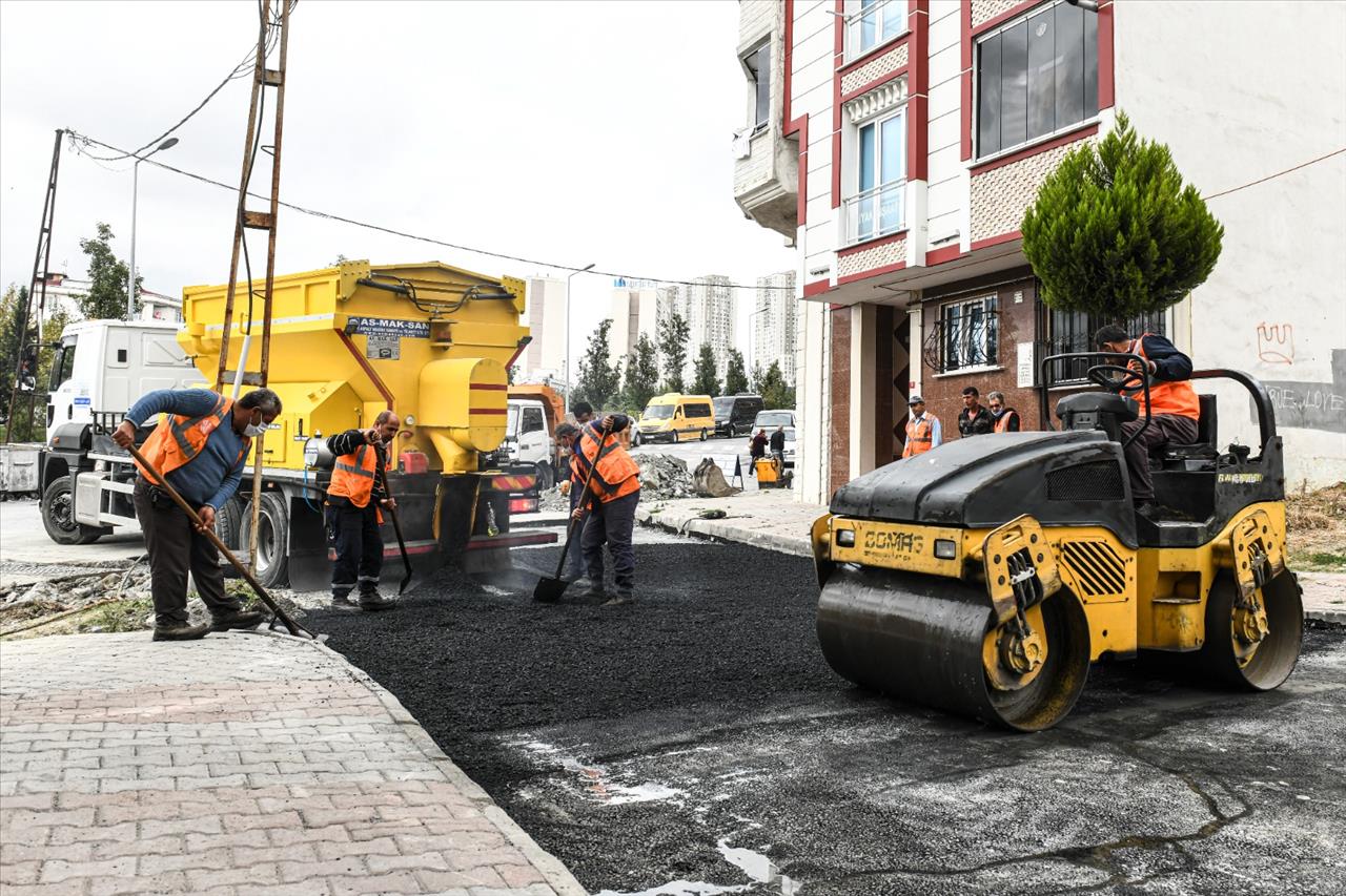 Esenyurt Belediyesi’nin Asfalt Robotu İşbaşı Yaptı