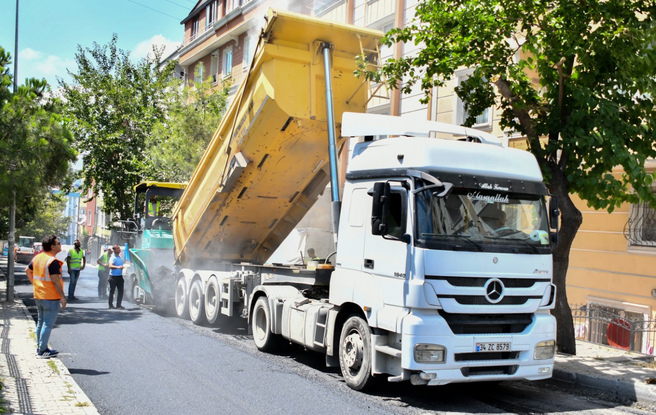 Esenyurt’un Yolları Yenileniyor