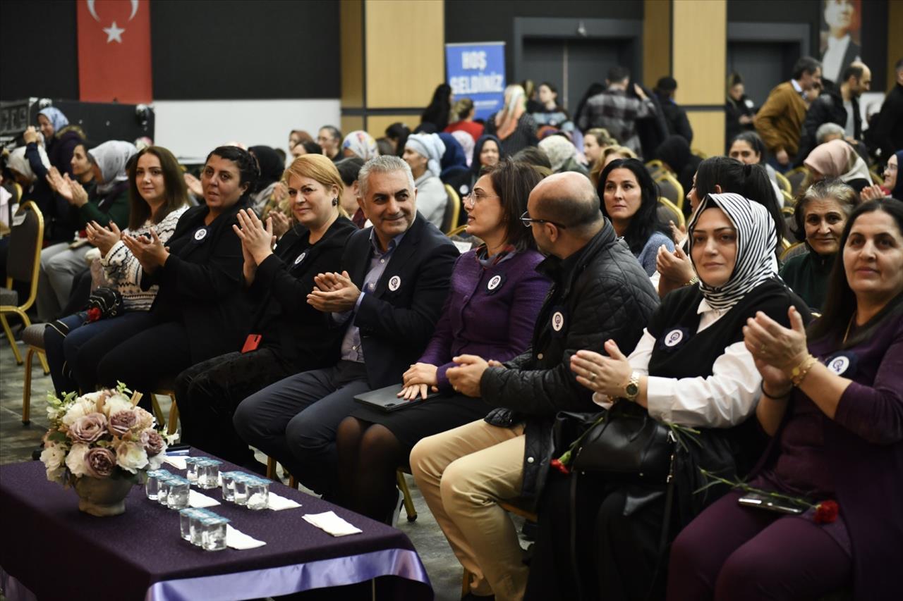 Esenyurt Belediyesi’nden Kadına Yönelik Şiddete Karşı Anlamlı Etkinlik