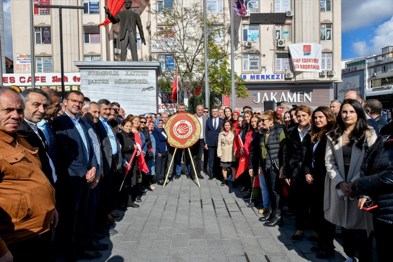 Esenyurt’ta Çelenk Sunma Töreni Gerçekleşti