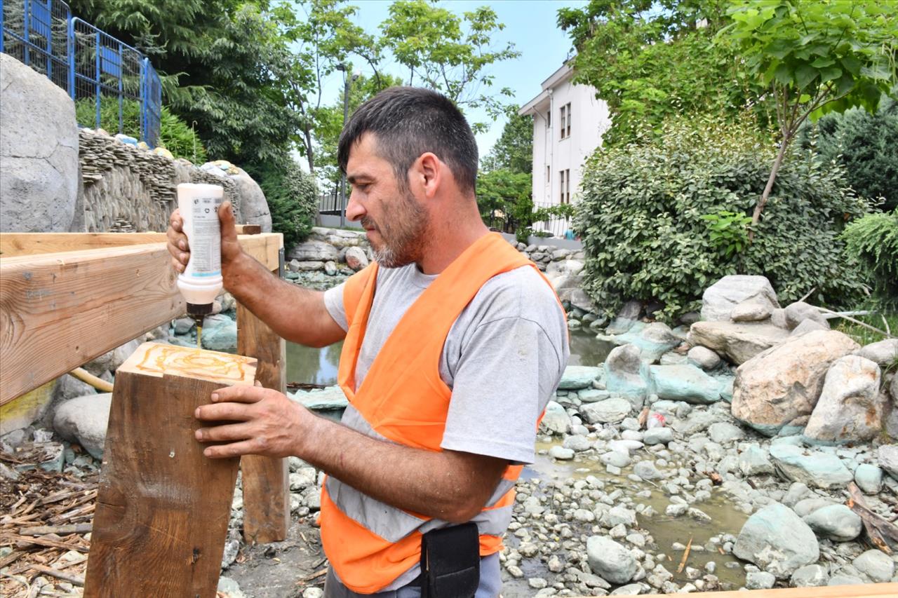 İlçe Genelindeki Parklar Yenileniyor