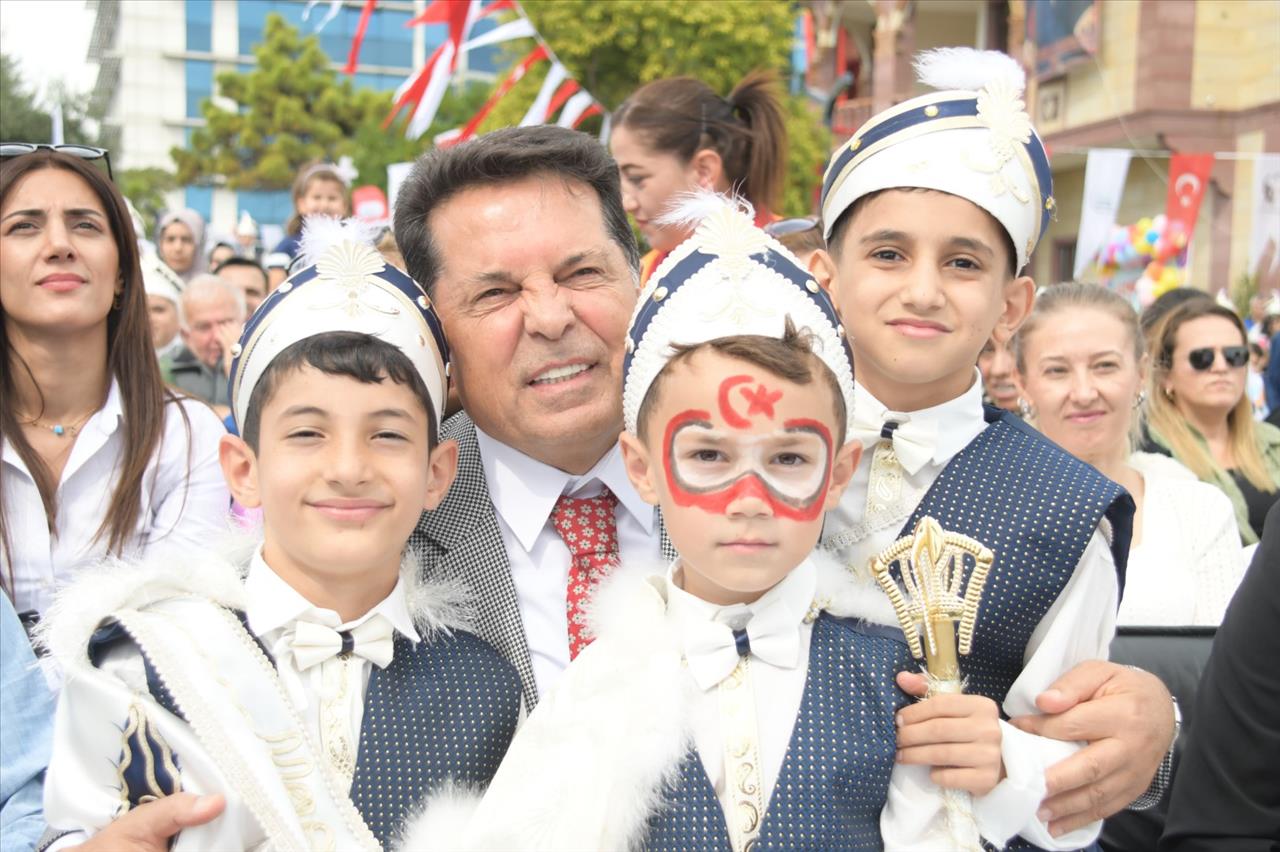 Esenyurtlu Çocuklar Sünnet Şöleninde Doyasıya Eğlendi