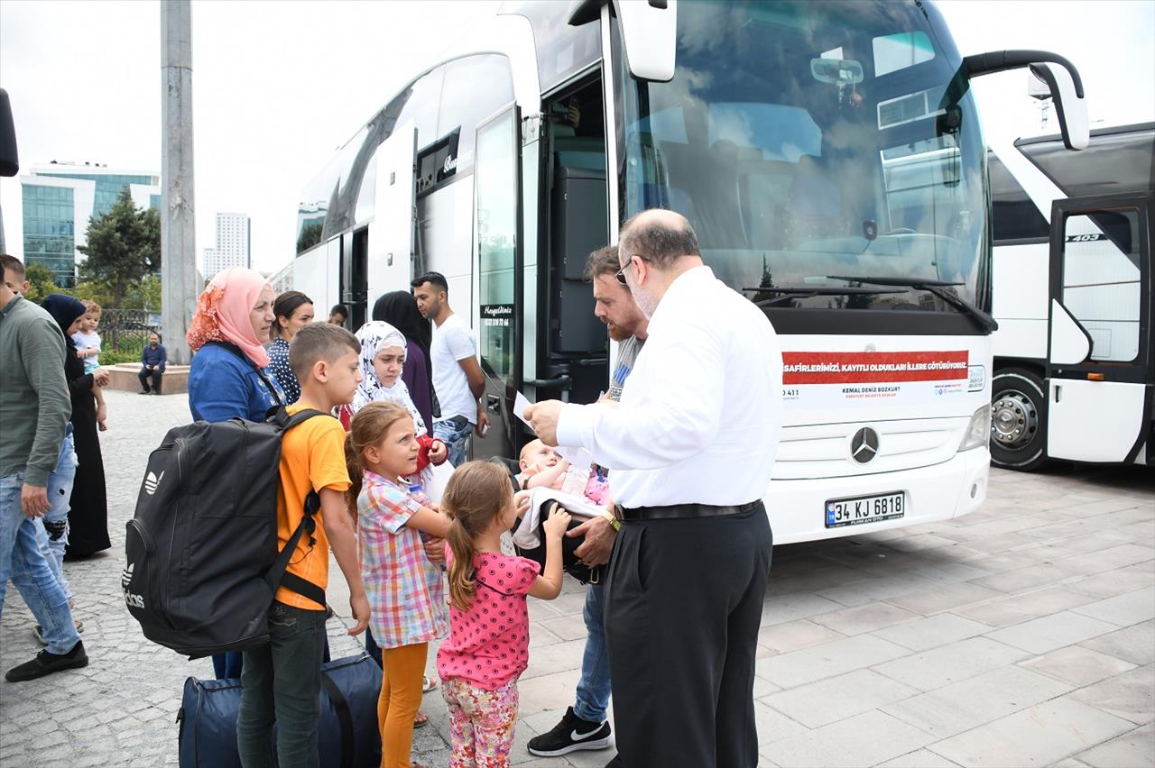 200 Suriyeli Daha Esenyurt’tan Ayrıldı