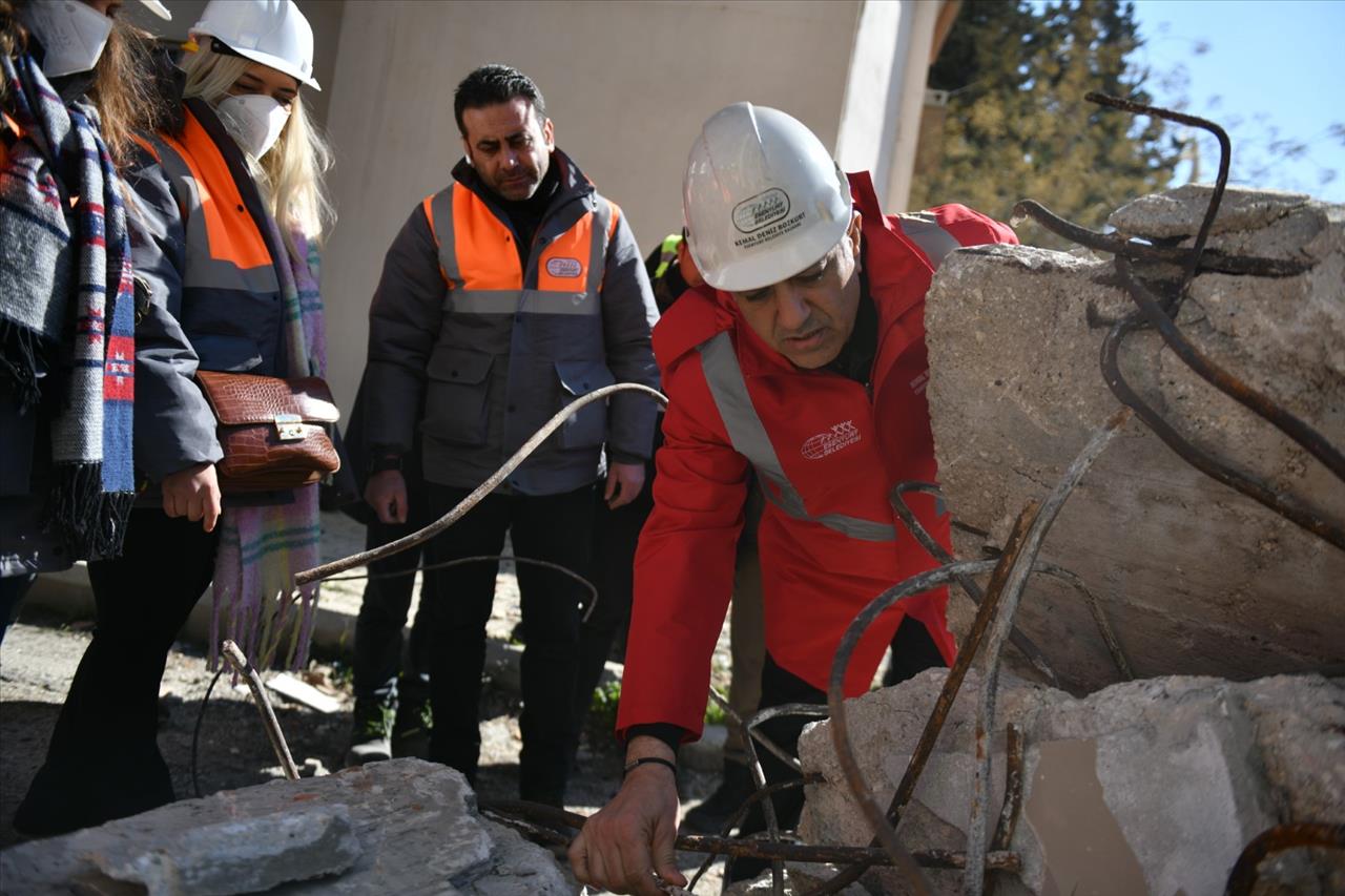 Deprem Bölgesine Destek Sürüyor