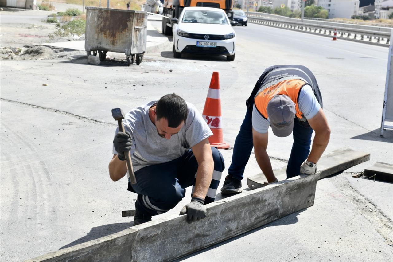 Esenyurt’ta 3 Ana Arteri Birbirine Bağlayan Kavşak Güvenli Hale Getiriliyor