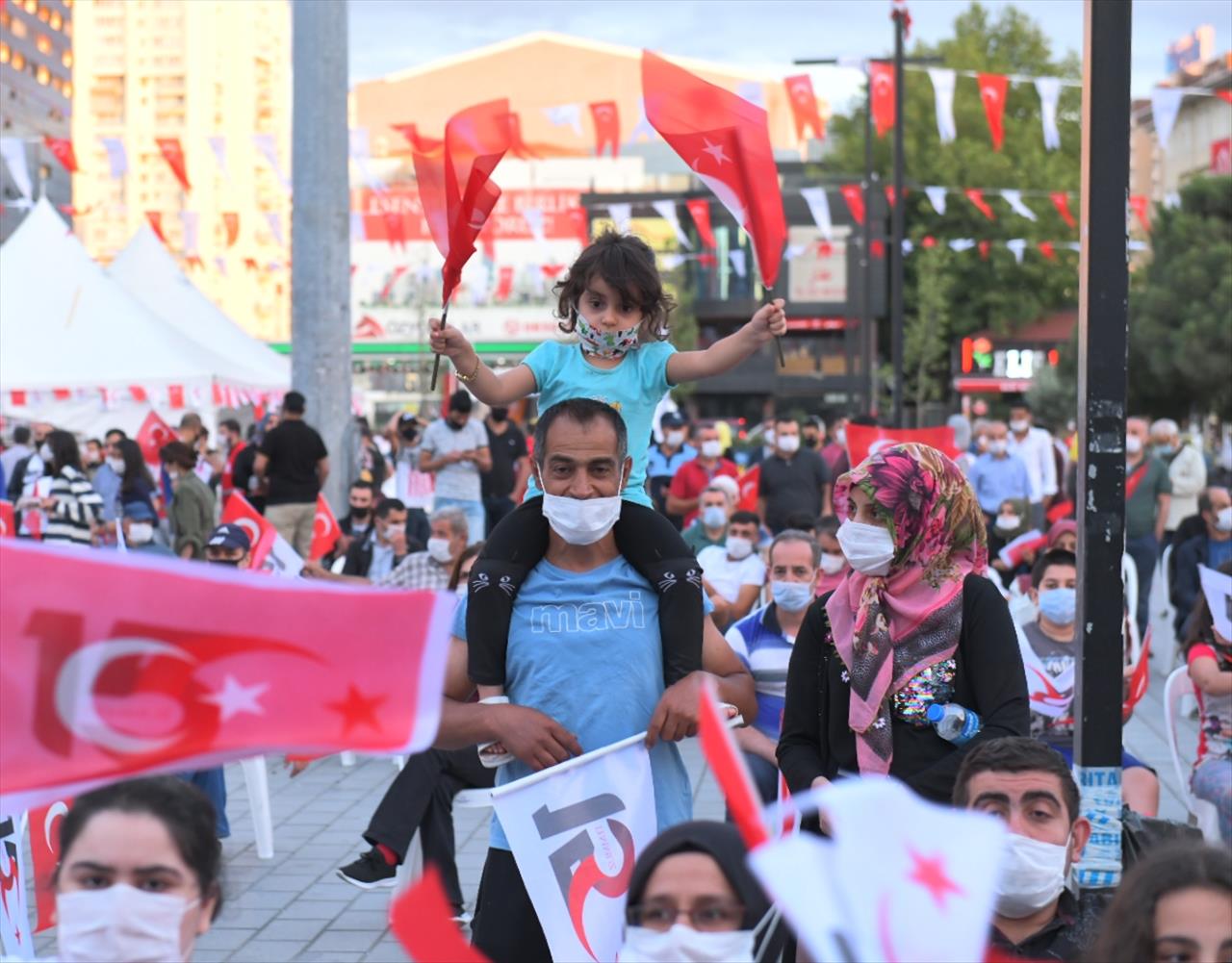 Esenyurt Meydanı’nda 15 Temmuz Anması