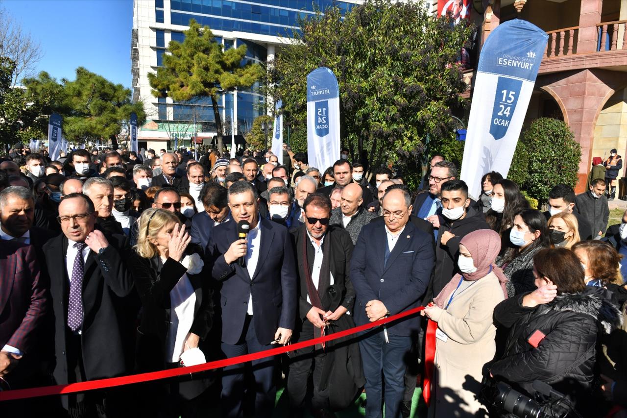 Esenyurt Edebiyat Ve Sanat Festivali Kapılarını Açtı