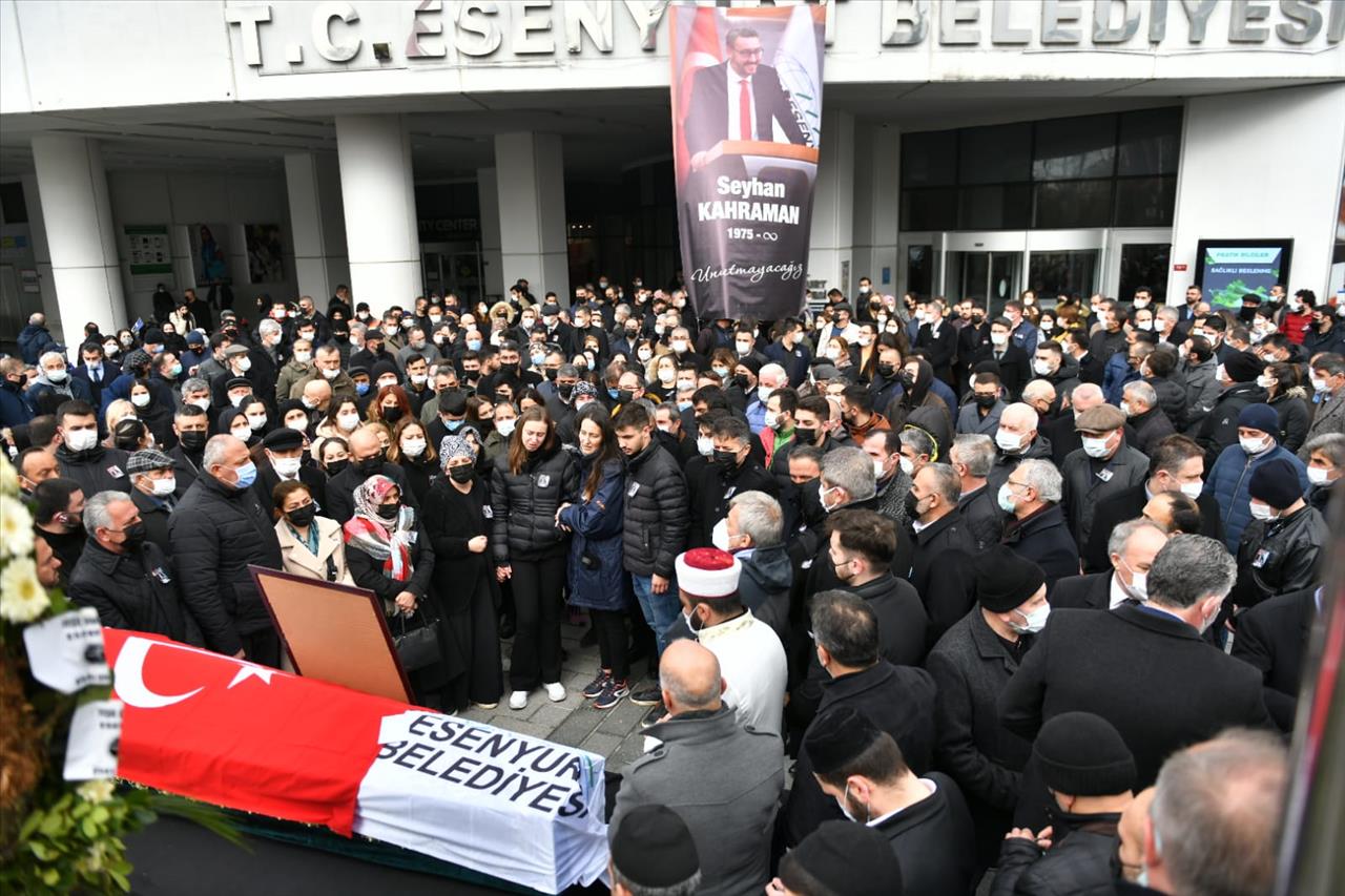 Esenyurtlular Kahraman’ı Son Yolculuğuna Uğurladı