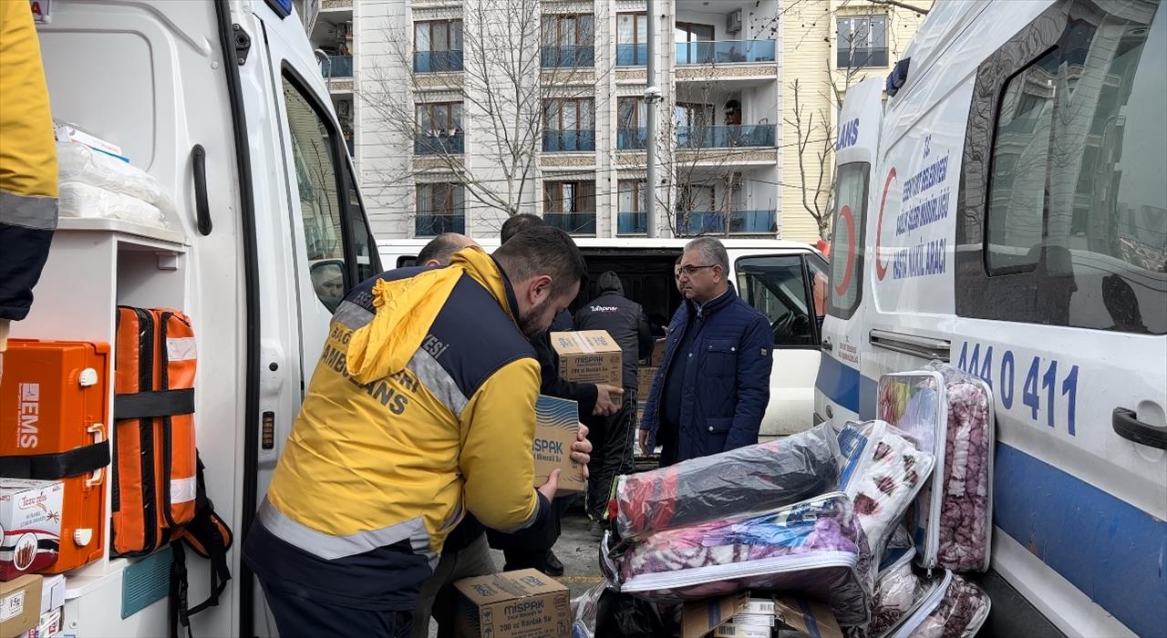 Ambulanslar Depremzeleder İçin Esenyurt’tan Yola Çıktı