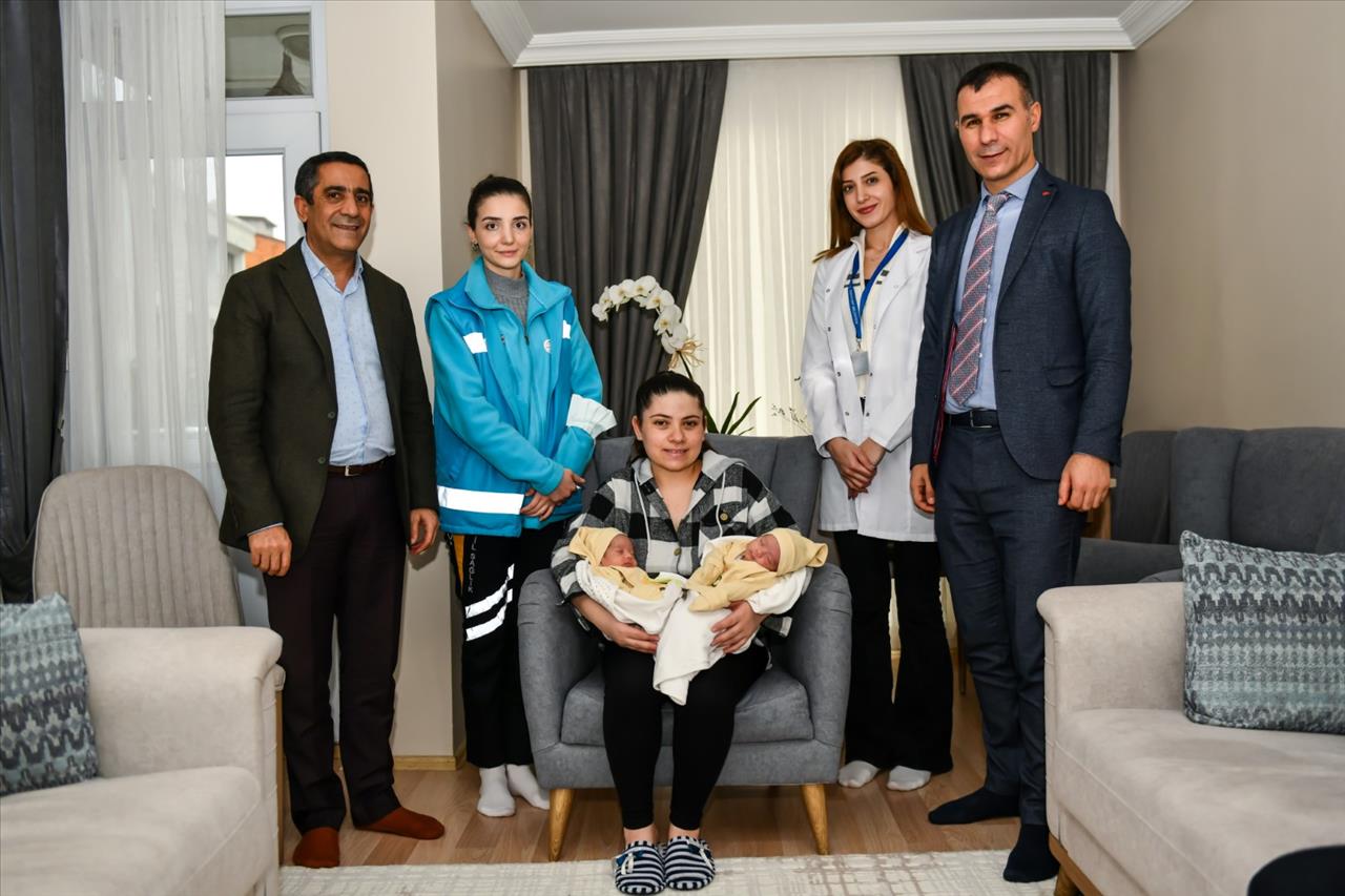 Esenyurtlu Üçüzlerin Bez ve Mamaları Belediyeden