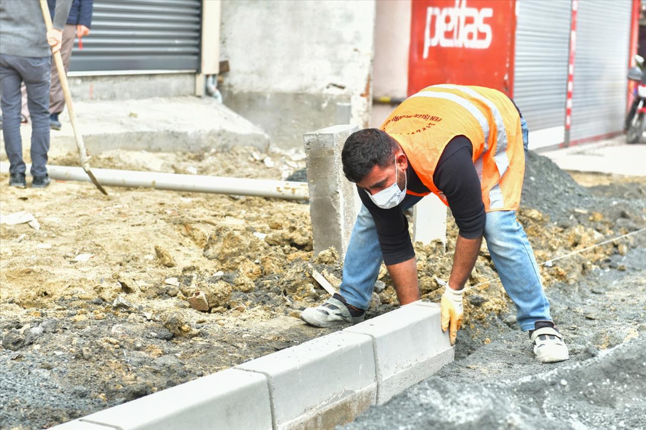 Esenyurt’ta Bozuk Yol Ve Kaldırımlar Yenilenmeye Devam Ediyor