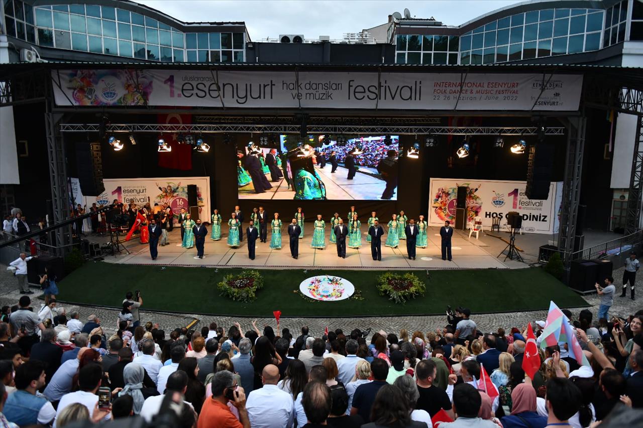 Barış Ve Kardeşlik Festivalinde Görkemli Final