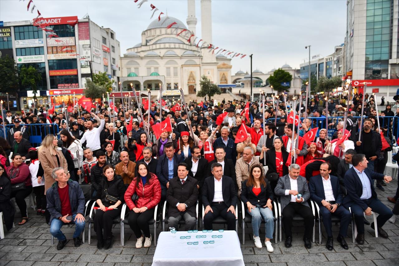 Esenyurt’taki 19 Mayıs Etkinliklerinde Genç Yetenekler Sahne Aldı