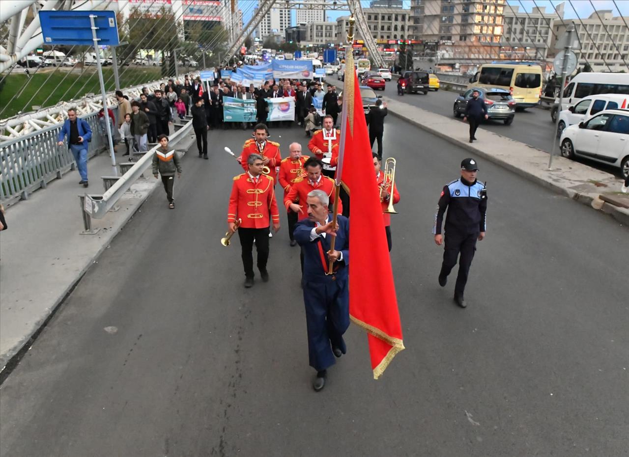 Kardeş Kültürler Festivali Kardeşlik Halaylarıyla Başladı