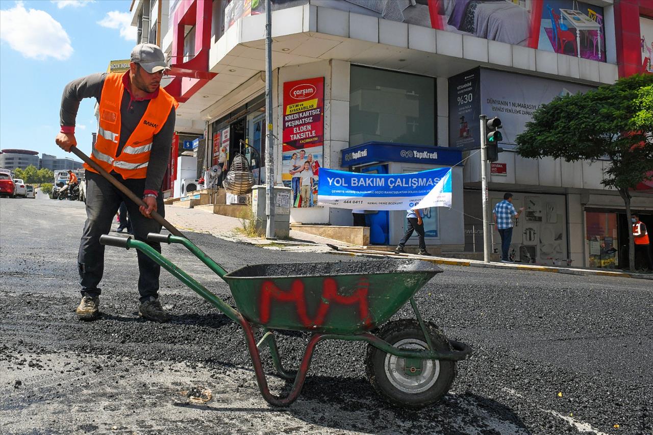 Esenyurt’ta Asfalt Çalışmaları Devam Ediyor