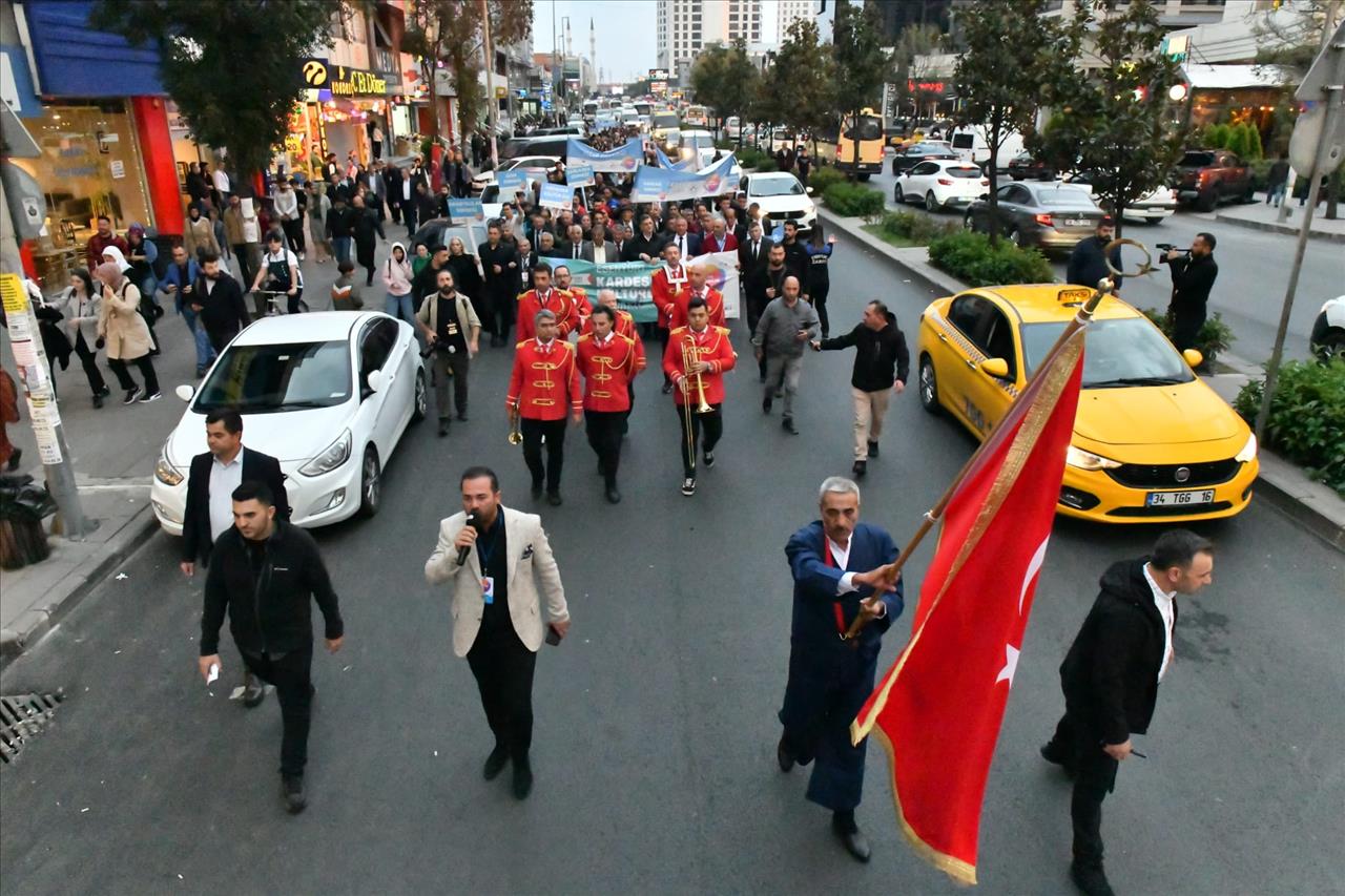 Kardeş Kültürler Festivali Kardeşlik Halaylarıyla Başladı