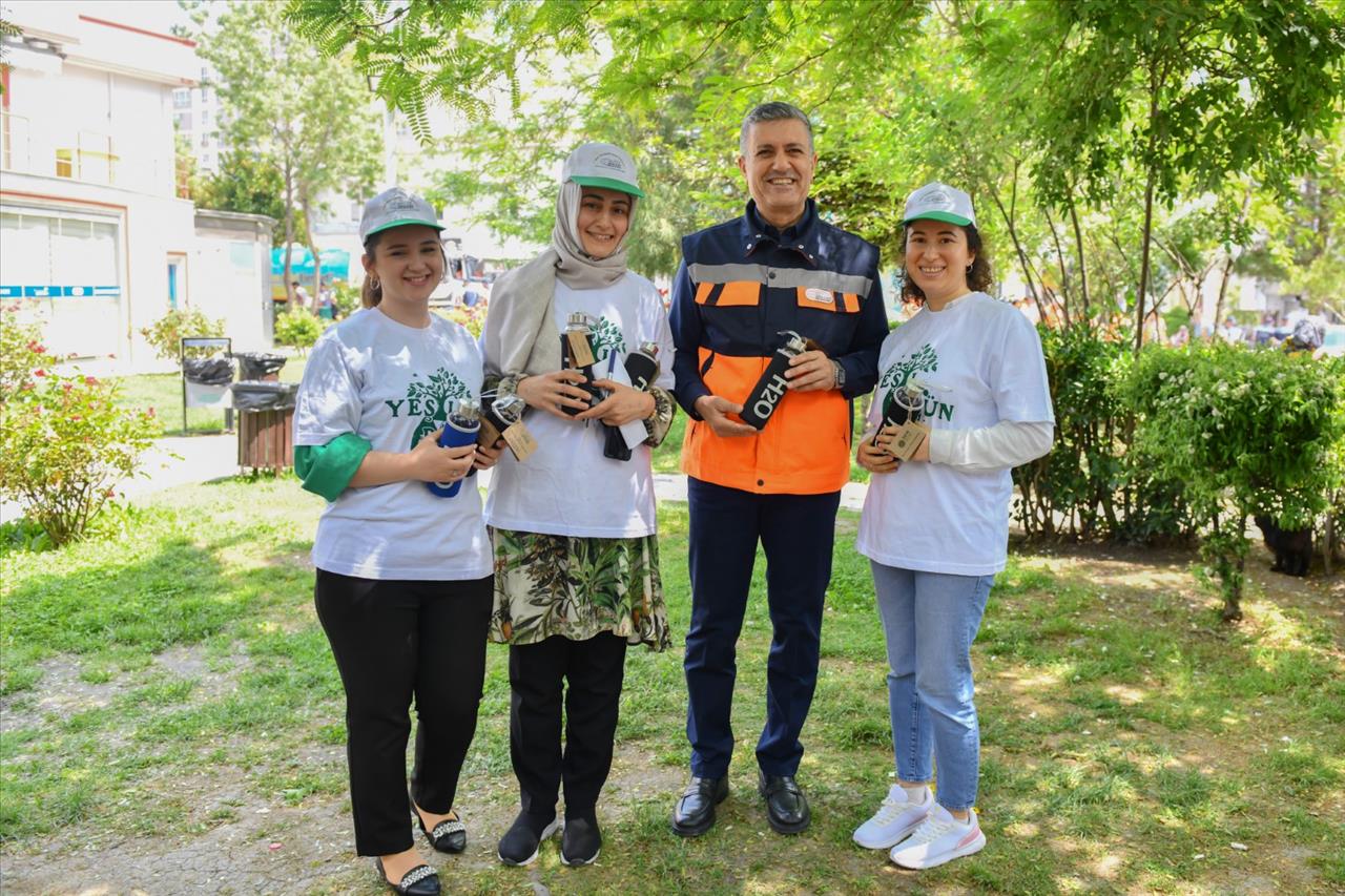 Başkan Bozkurt Farkındalık İçin Sokakları Süpürdü