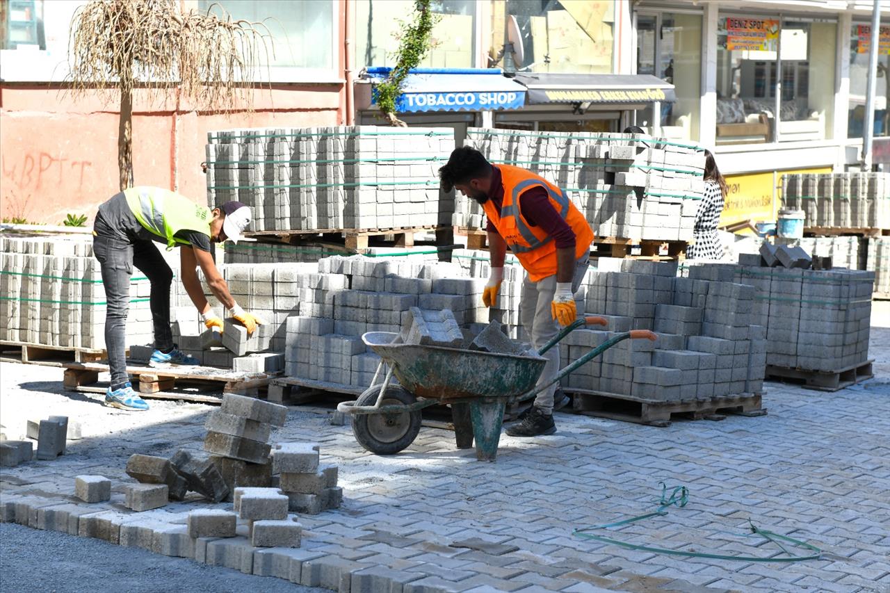 Esenyurt Belediyesi Yolları Güzelleştirmeye Devam Ediyor