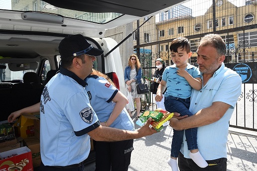 Esenyurt Belediyesi Lgs Sınavı Öğrencilerine İkramda Bulundu