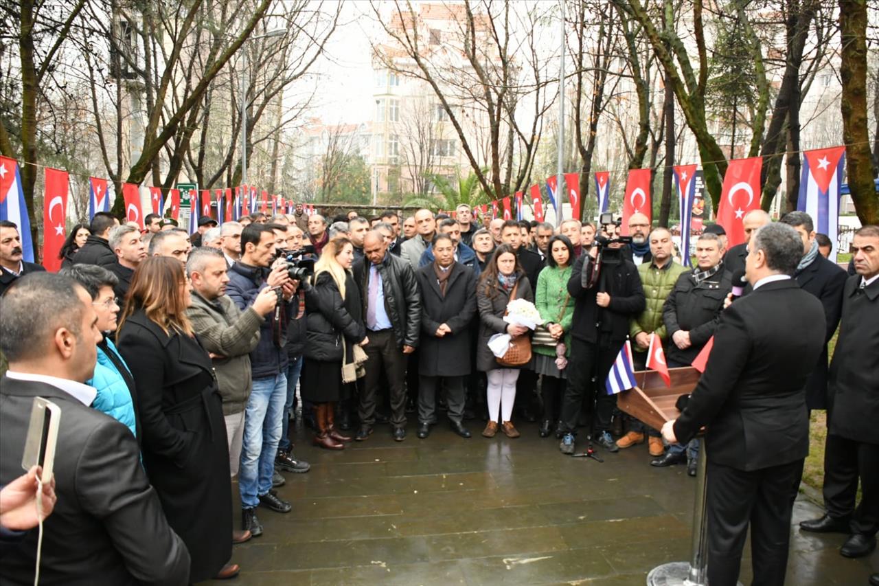 Küba'nın Ulusal Kahramanı Jose Marti Esenyurt'ta Anıldı