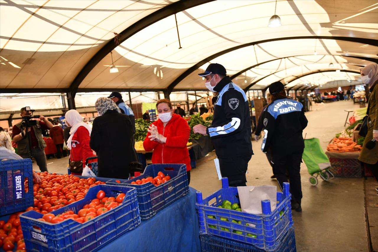 Esenyurt Zabıtasından Maske ve Sosyal Mesafe Denetimi