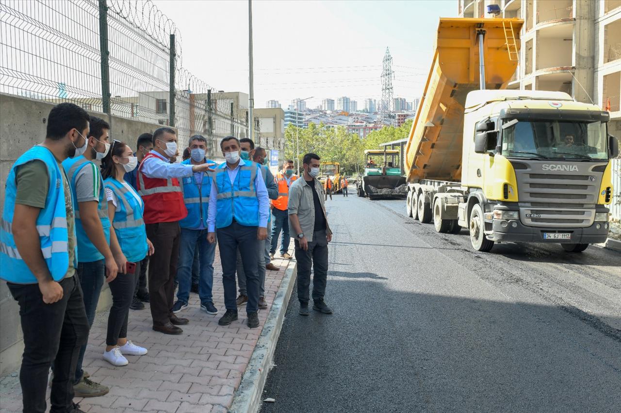 Başkan Bozkurt, Asfalt Ve Parke Çalışmalarını Yerinde İnceledi