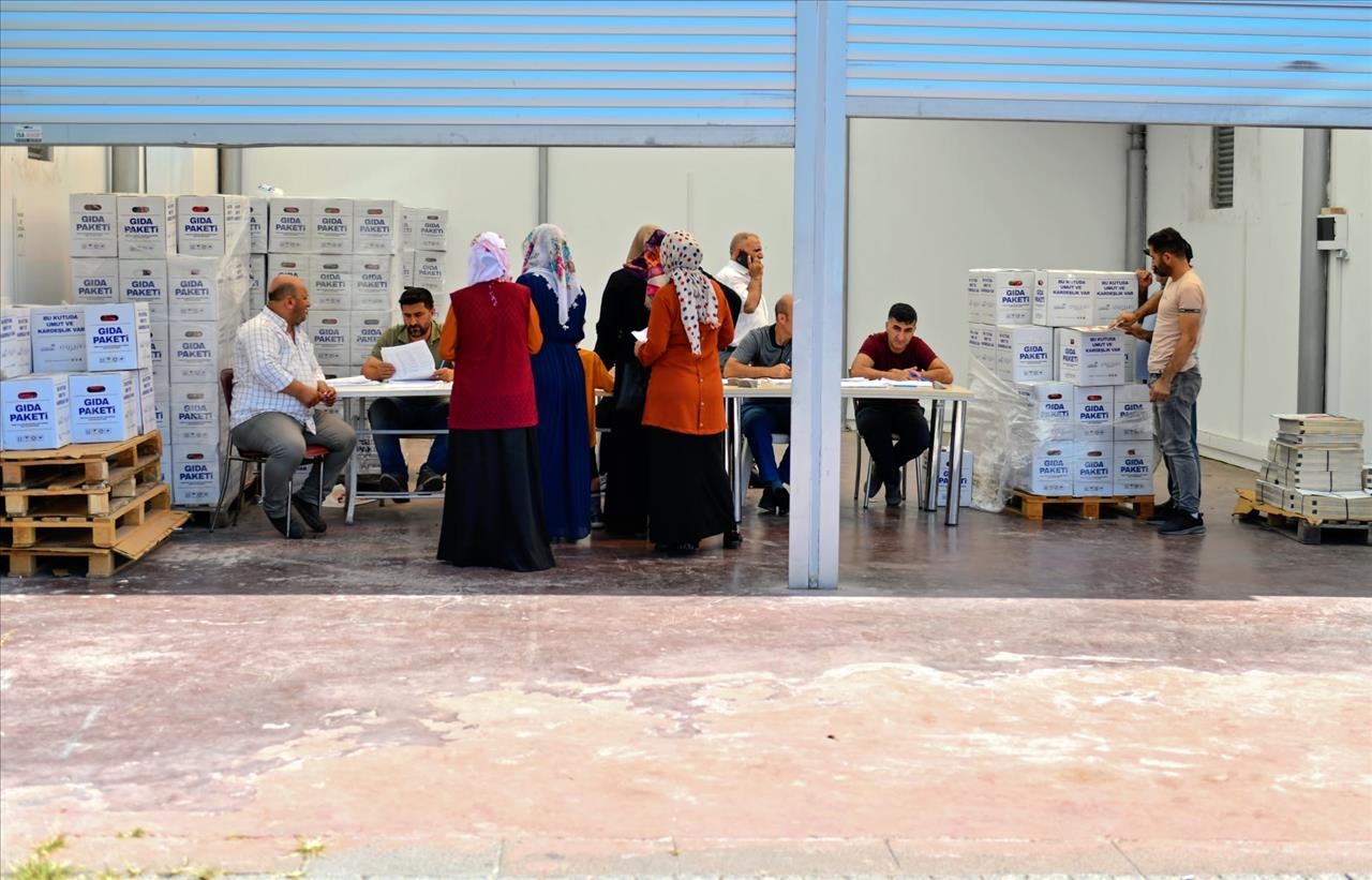 Öğrencilerin Kırtasiye Malzemeleri Esenyurt Belediyesi’nden