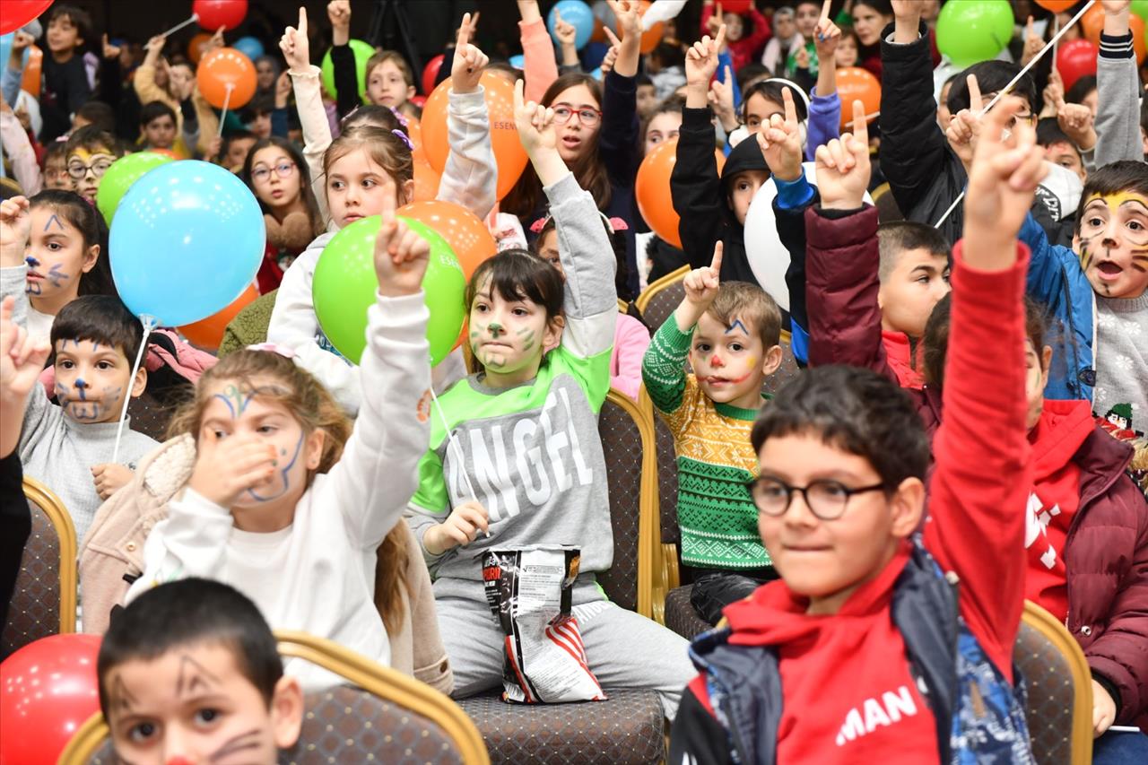 Başkan Bozkurt Sömestir Şenliği’nde Minikleri Yalnız Bırakmadı