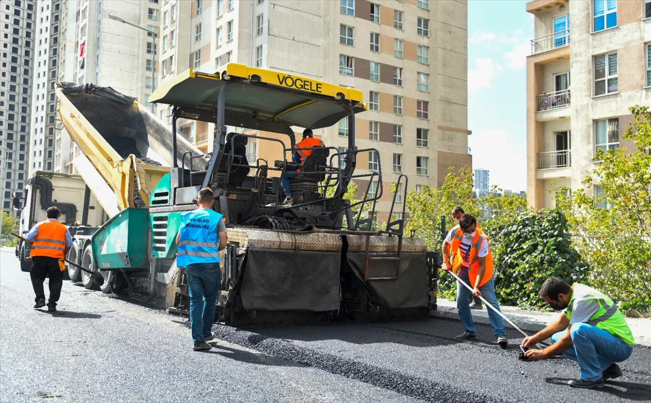 Esenyurt’ta Tahrip Olan Yollar Yenileniyor