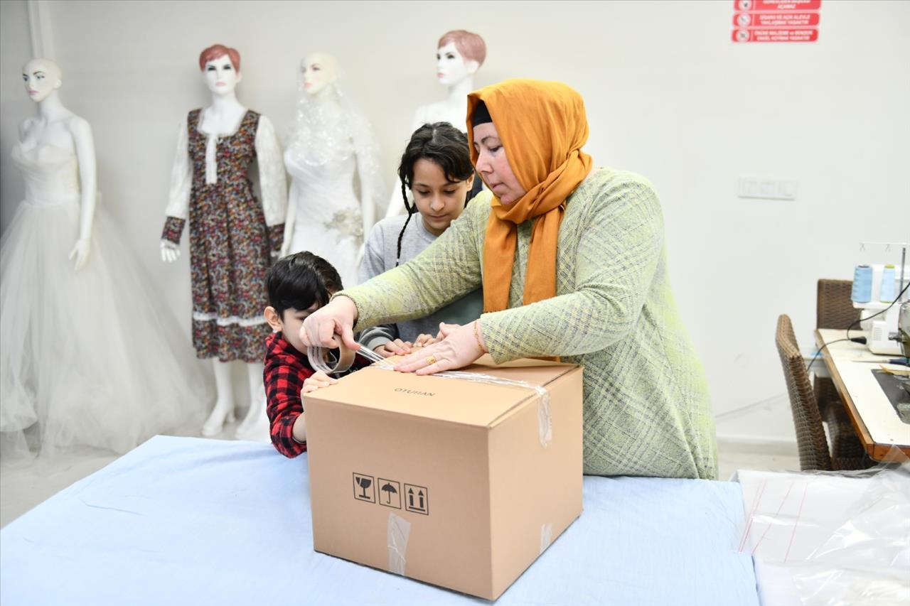 Esenyurtlu Kadınlar Depremzedeler İçin Üretiyor