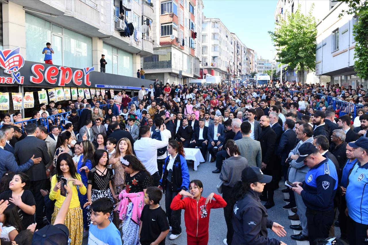 Başkan Özer Hıdırellez Neşesine Ortak Oldu