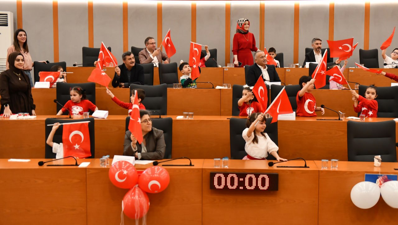 Esenyurt Belediyesi’nde Meclis Koltukları Çocukların Oldu