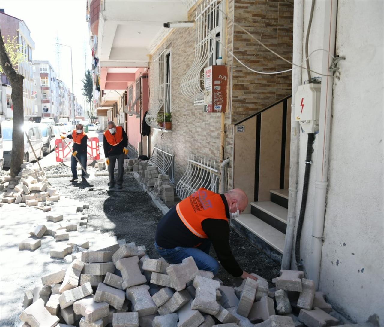 Esenyurt'ta Yol Bakım ve Onarım Çalışmaları Devam Ediyor.